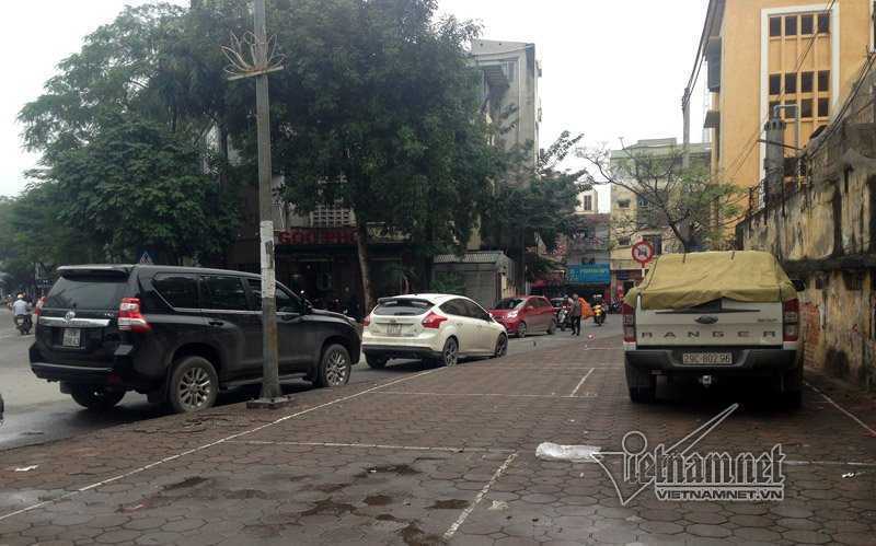 vỉa hè, giành vỉa hè, dọn vỉa hè, ô tô đỗ vỉa hè, vườn hoa, Hà Nội