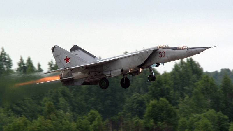 5.MiG-25 Foxbat 5