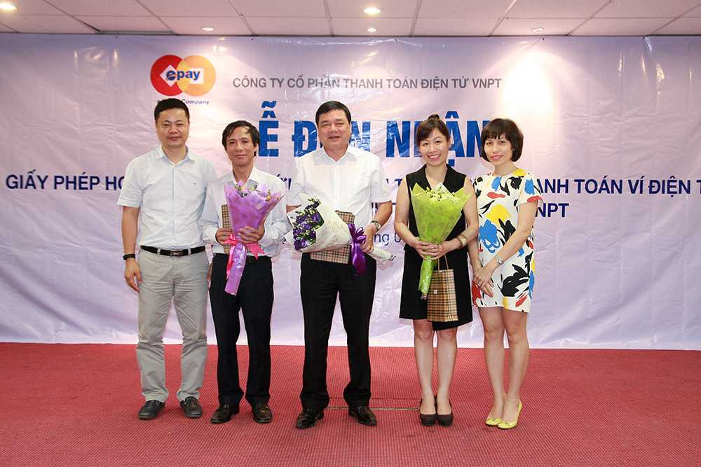 Ong Bui Quang Tien - Ba Chau Nguyen Anh