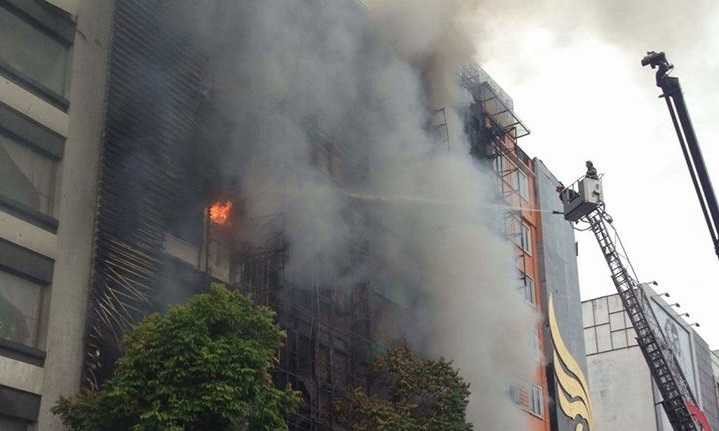 14925406_952676394876086_