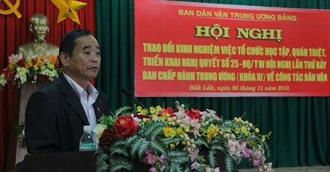 Hinh anh Nguyen Uy vien Ban thuong vu Tinh uy co con rieng voi chu nha hang
