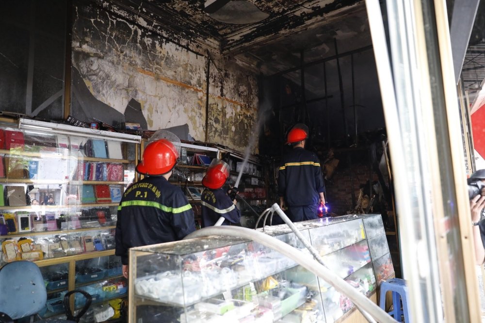 Hinh anh Ngoi nha tren pho Ha Noi boc chay du doi 11