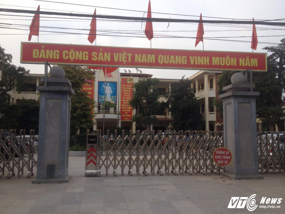 Hinh anh Ong Nguyen Duc Chung doi thoai voi nguoi dan Dong Tam