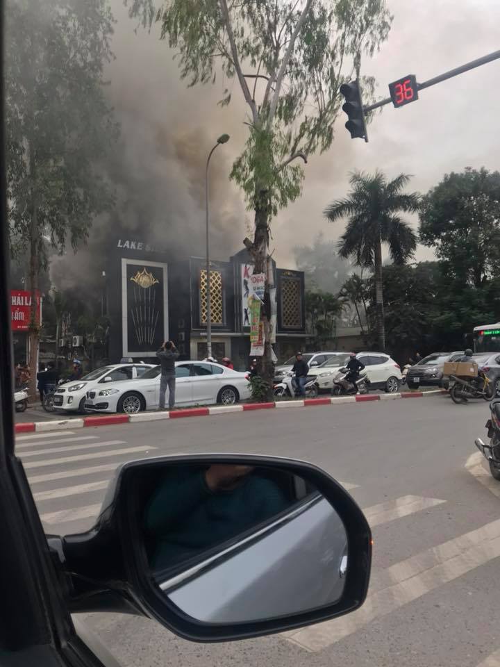 cháy quán karaoke ở Linh Đàm