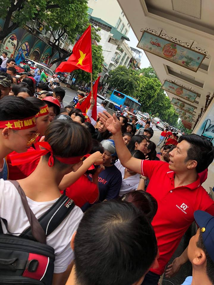 nam-ha-tang-ao-doi-tuyen-giadinhmoi-1435