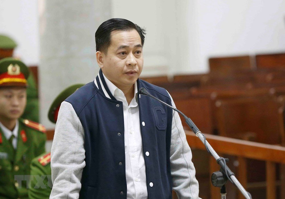 vu-nhom-bay-to-su-buon-ba-truoc-ban-cao-trang-hinh-2