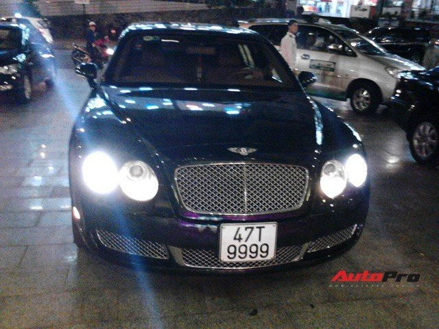 bo-suu-tap-xe-hop-bien-khung-tren-dat-tay-nguyen-1