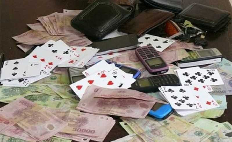 Vu can bo danh bac o Quang Binh, đánh bạc ở quảng bình, cán bộ đánh bạc, cán bộ quảng bình đánh bạc, đánh bạc, cán bộ đánh bạc, cán bộ đánh bạc ở Quảng Bình, khởi tố 4 cán bộ trong vụ đánh bạc ở Quảng Bình, tin tức quảng bình, tin tức, tin nhanh, tin tức 24h, tin mới nhất, tin nóng trong ngày, vtc news, vtc.vn