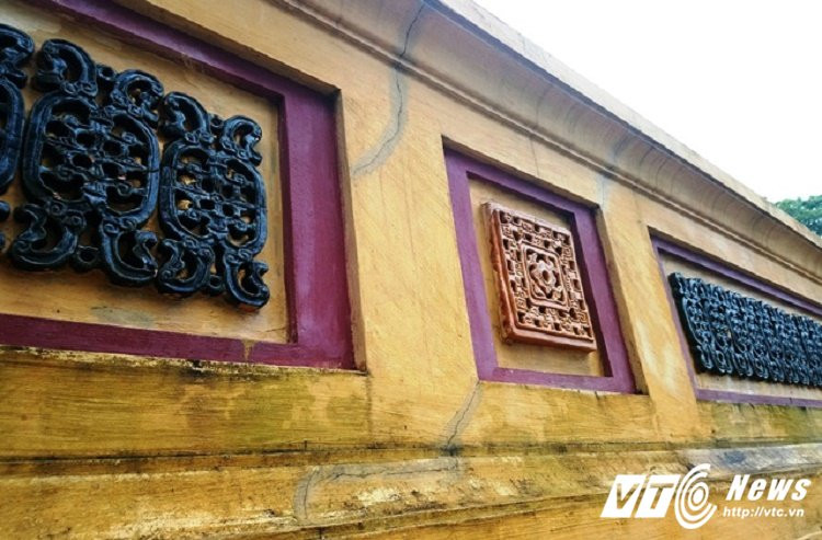 bia-quoc-hoc-hue10 6