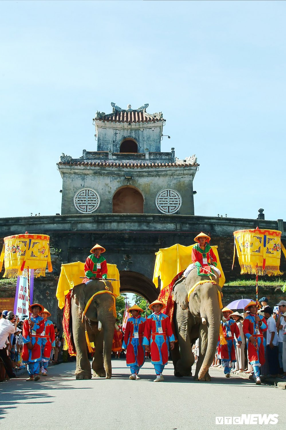 le te Giao (phuc dung) 5