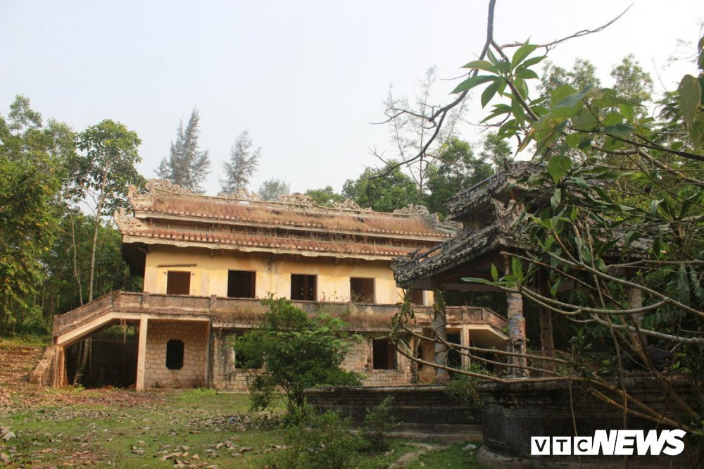 ron-nguoi-noi-biet-thu-hoang-tan-cua-bao-chua-tan-doc-ngo-dinh-can-1