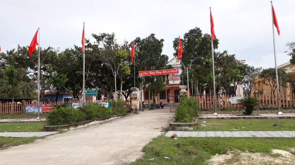 Ky-luat-pho-chu-tich-xa-tam-su-voi-gai-da-co-chong-giua-dem-pho-chu-tich-xa-1546999992-width1548height871