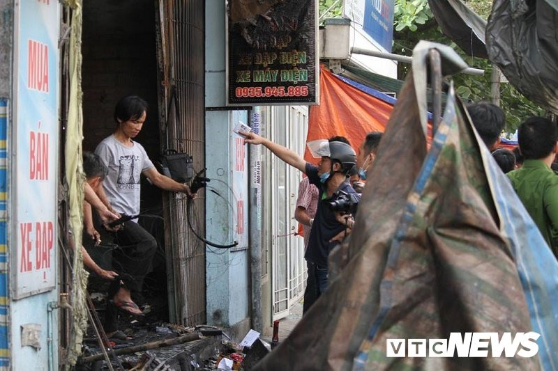 chay cua hang xe dien 3