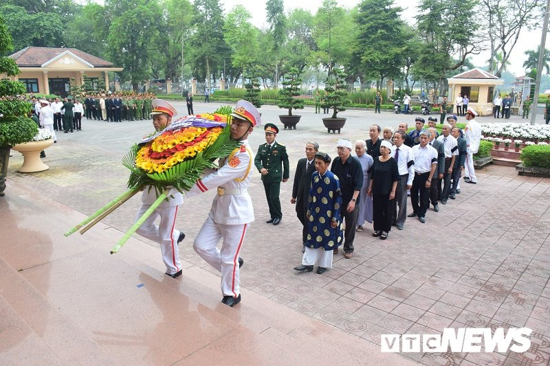 Vieng Dai tuong Le Duc Anh 8 9