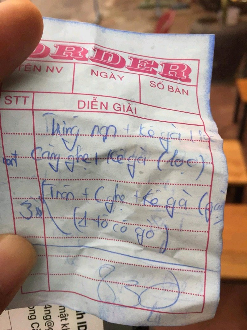 Hue-Xu-phat-chu-quan-banh-canh-sau-phan-anh-chat-chem-khach-banh-canh-1-1558669678-width1536height2048