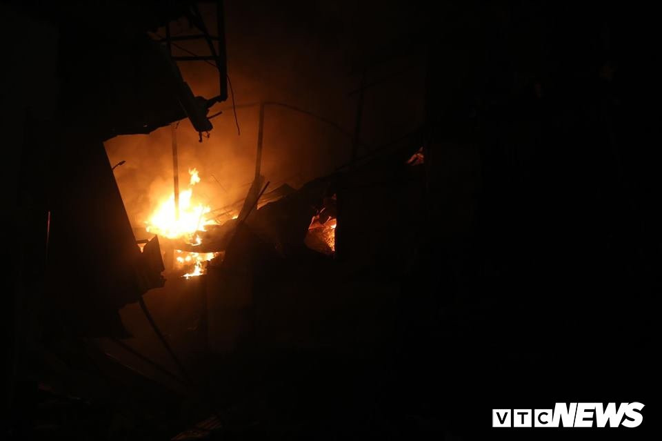 Anh Doan chay phich nuoc rang dong 6