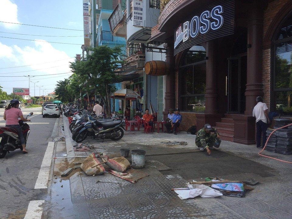 Cay-xanh-via-he-truoc-nha-hang-cua-dai-gia-bi-bung-bat-thuong-cay--xanh-2-1569059538-width960height720