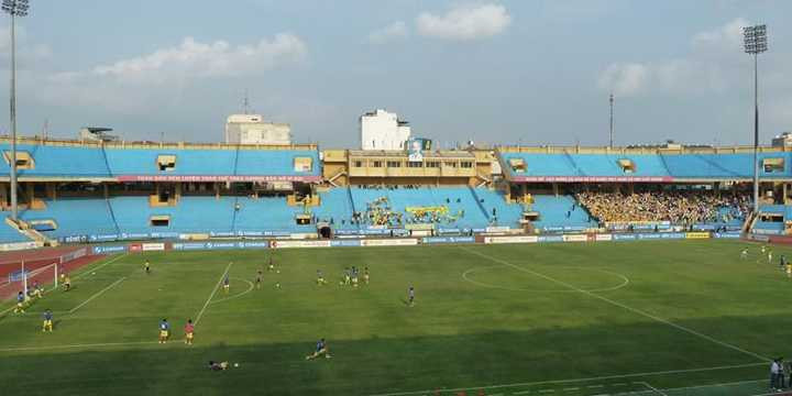 San-van-dong-Hang-day_614