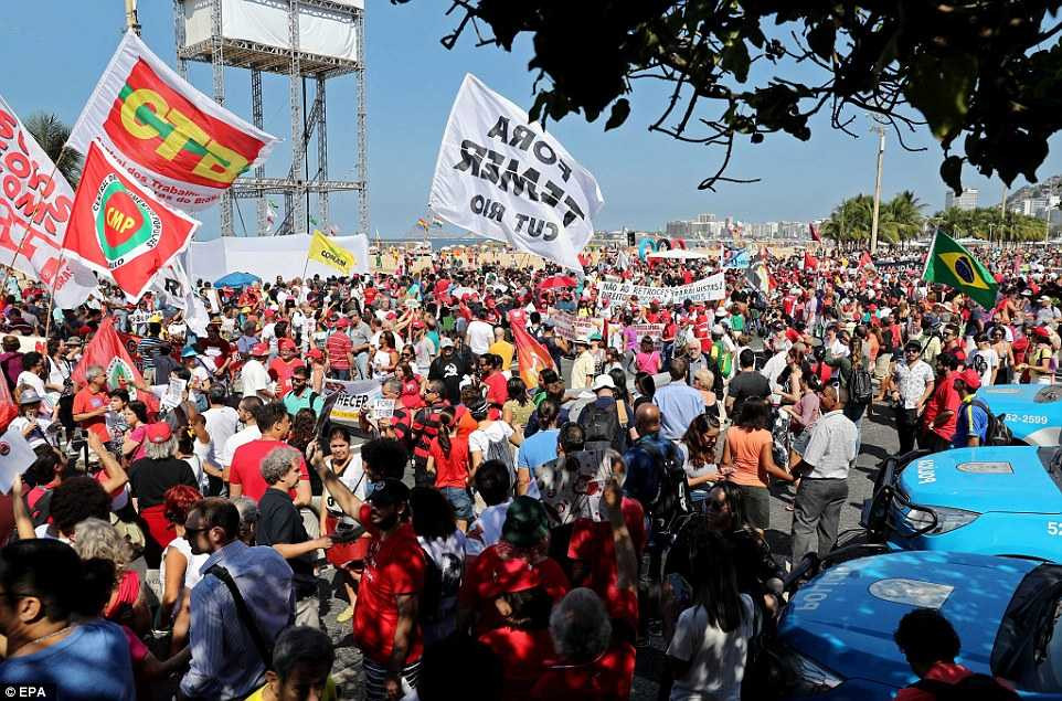 36E9238B00000578-3726239-