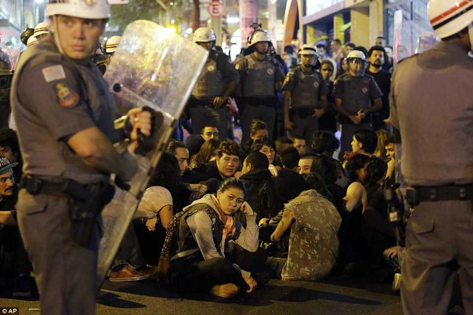 36EB2AC800000578-3726239-