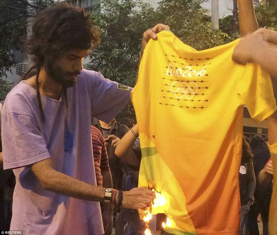 36EB59B100000578-3726239-