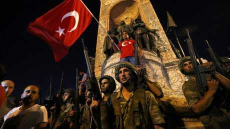 Dao chinh quan su o Tho Nhi Ky, quan doi chiem Istanbul hinh anh 1