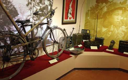 quan vien chinh my bat luc truoc xe dap tho cua 