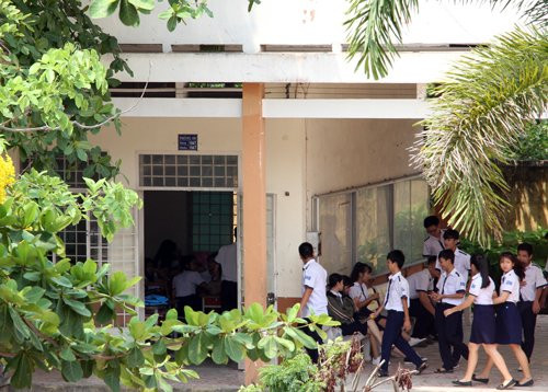 hoc-sinh-truong-long-thoi