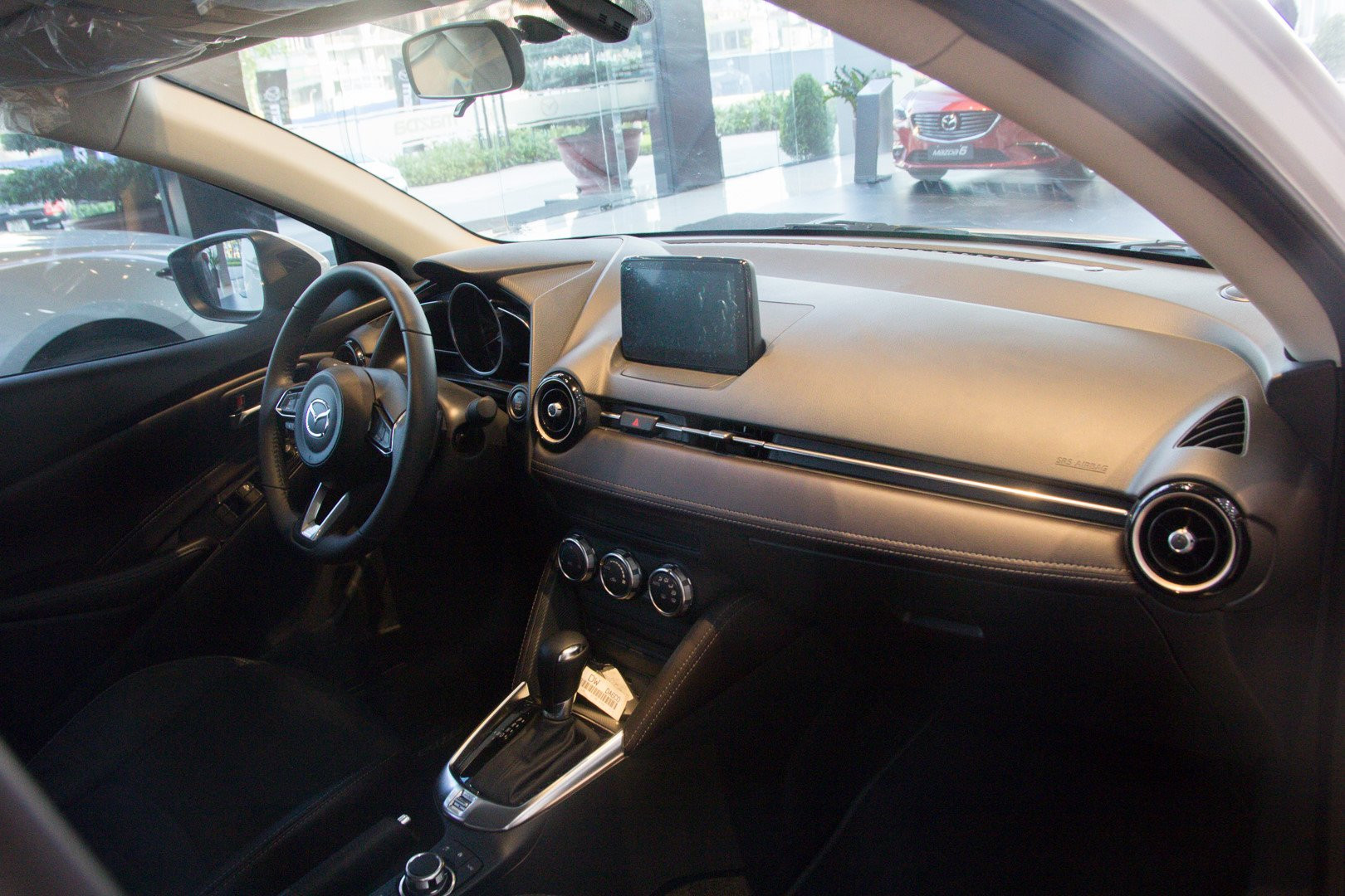 Thị trường xe - Mazda2 mới gây tò mò với công nghệ 'lạ' vừa xuất hiện ở Hà Nội (Hình 3).