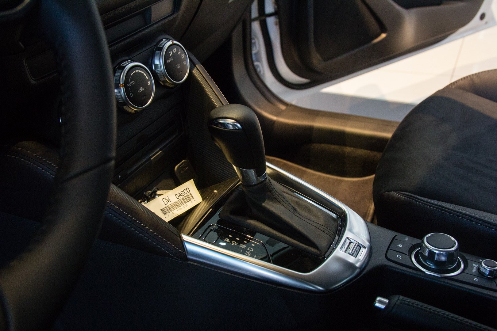 Thị trường xe - Mazda2 mới gây tò mò với công nghệ 'lạ' vừa xuất hiện ở Hà Nội (Hình 7).