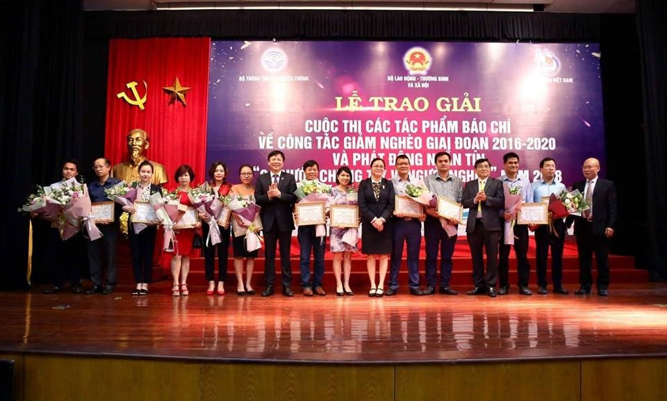 gia bao chi nguoi gnheo