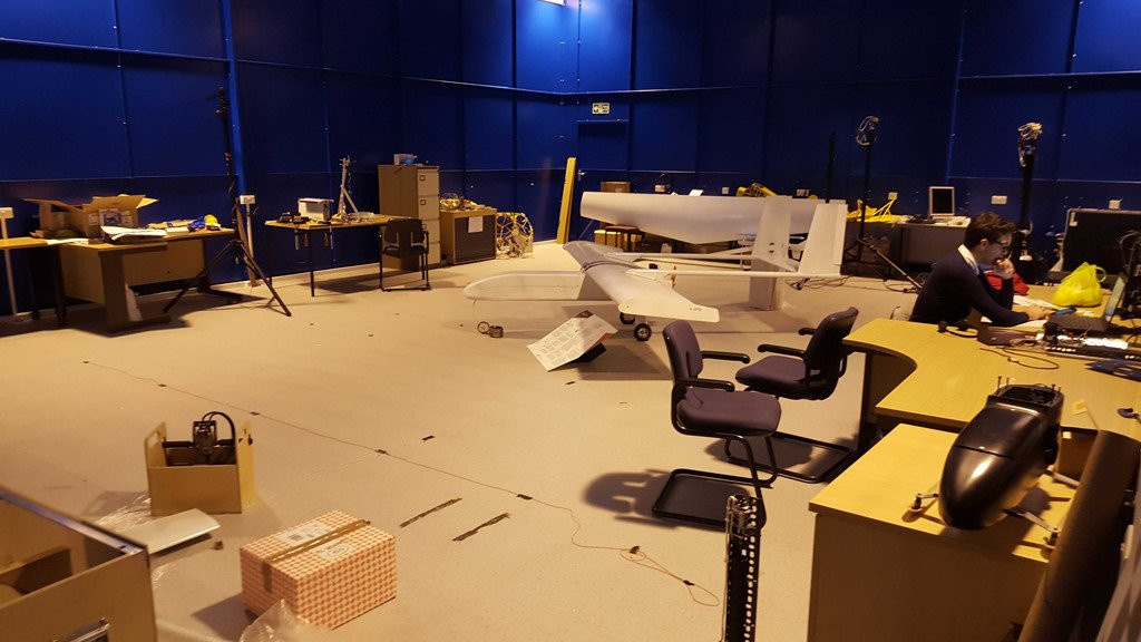 Dai hoc duy nhat o chau Au co san bay va doi bay rieng hinh anh 10