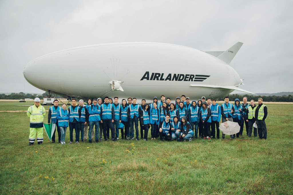 Dai hoc duy nhat o chau Au co san bay va doi bay rieng hinh anh 3
