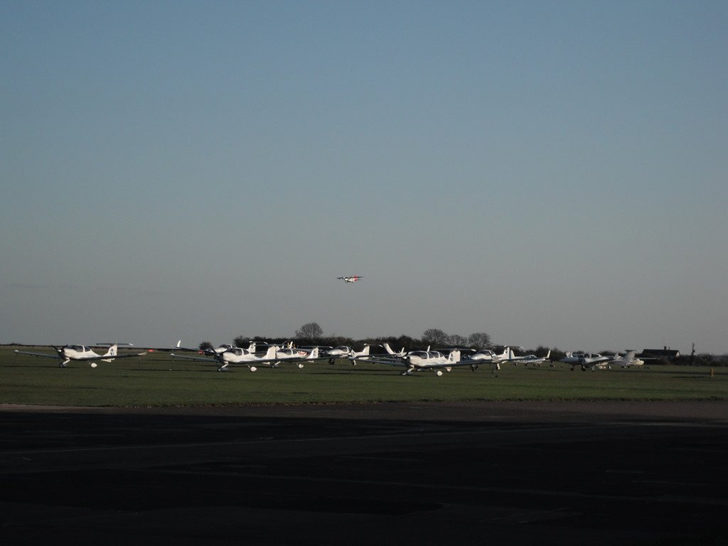 Dai hoc duy nhat o chau Au co san bay va doi bay rieng hinh anh 6