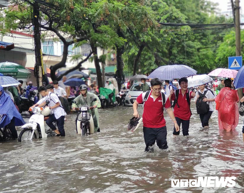 mua-ngap-o-ha-noi-1-1-8-3-1832091