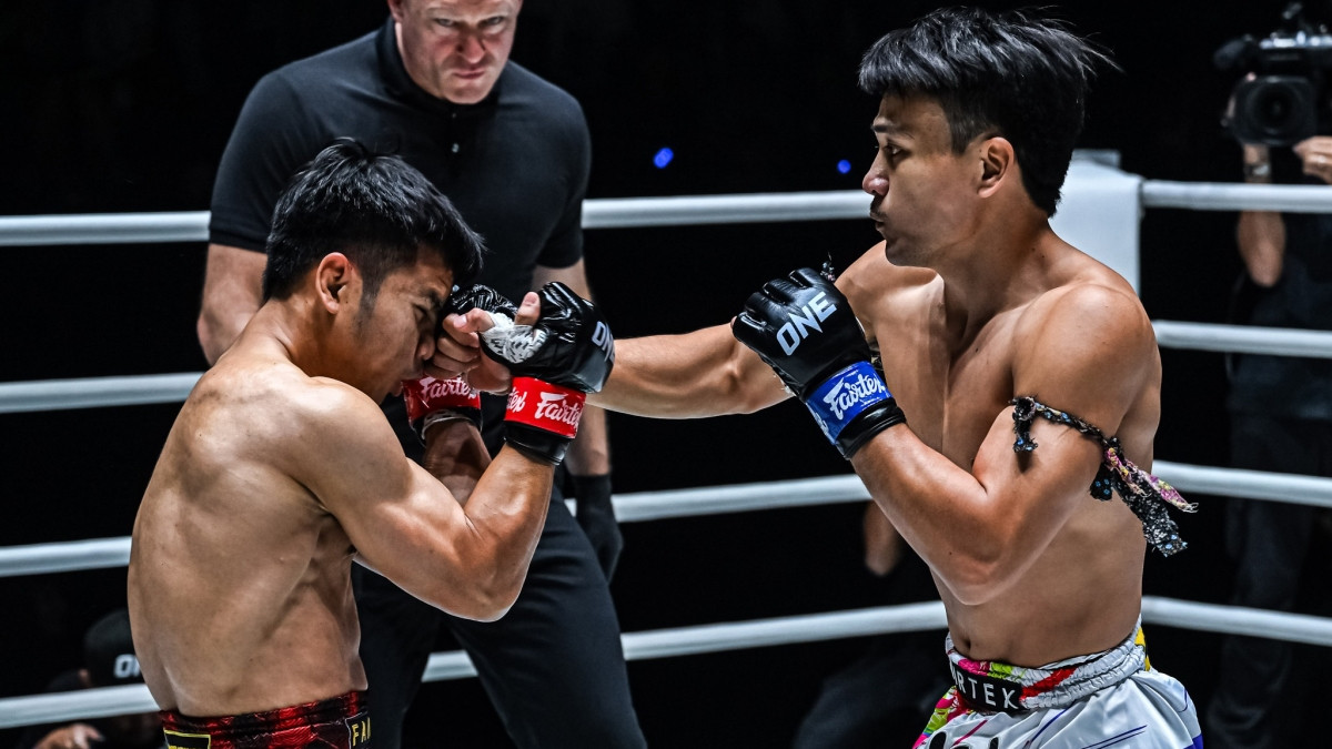 Tự xưng 'cú đấm hủy diệt', cao thủ hàng đầu Thái Lan bị đàn em đấm ngã ngửa