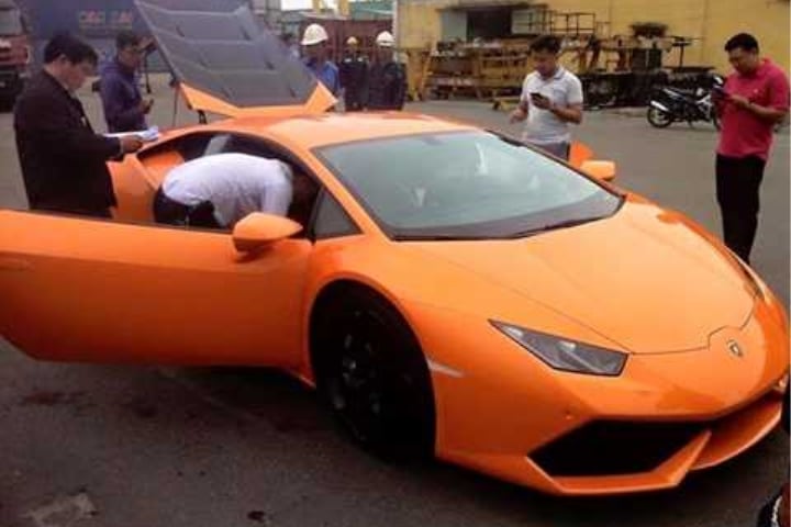 Dân chơi Việt sắm 3 siêu xe Lamborghini bạc tỷ trong 2 ngày