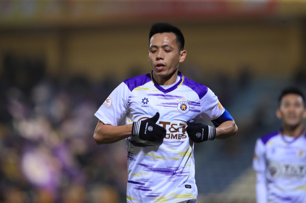 Văn Quyết tỏa sáng, Hà Nội FC thắng đậm SLNA