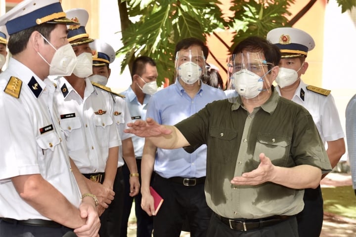 Chiếc áo đẫm mồ hôi của Thủ tướng