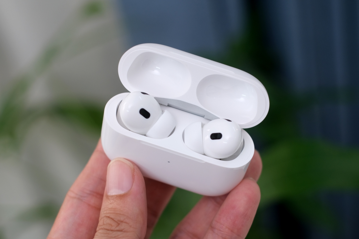 Tại sao AirPods hay bị hỏng hoặc chai pin một bên tai?