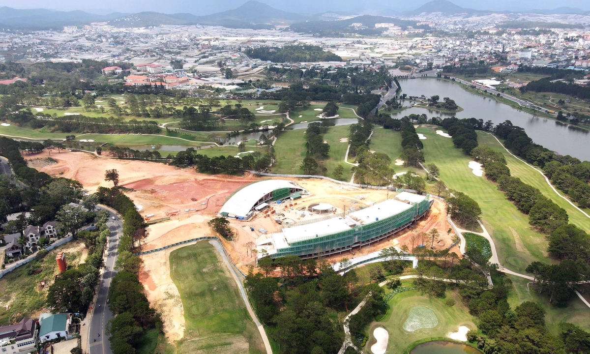 Lâm Đồng rà soát toàn bộ dự án tòa nhà câu lạc bộ golf Đồi Cù ở Đà Lạt