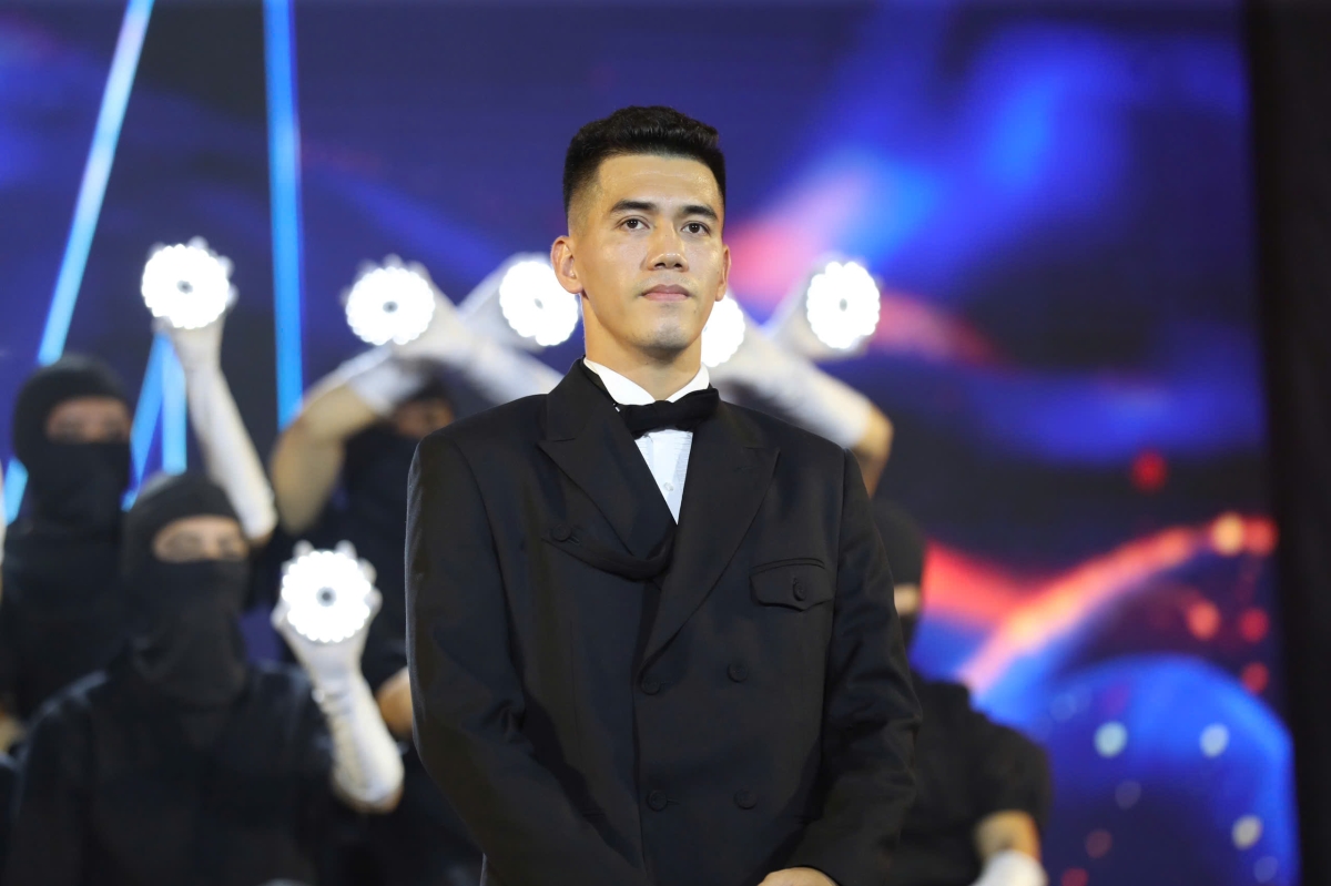 Nguyễn Tiến Linh giành Quả bóng vàng Việt Nam 2024