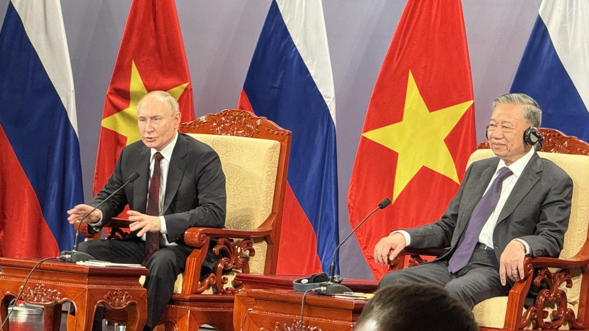 Chủ tịch nước Tô Lâm và Tổng thống Putin gặp gỡ cựu du học sinh Việt tại Nga-Xô