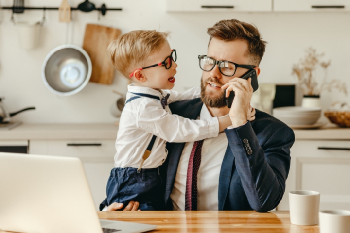 Để trẻ không ngắt lời khi nói chuyện, cha mẹ cần thực hiện các phương pháp sau