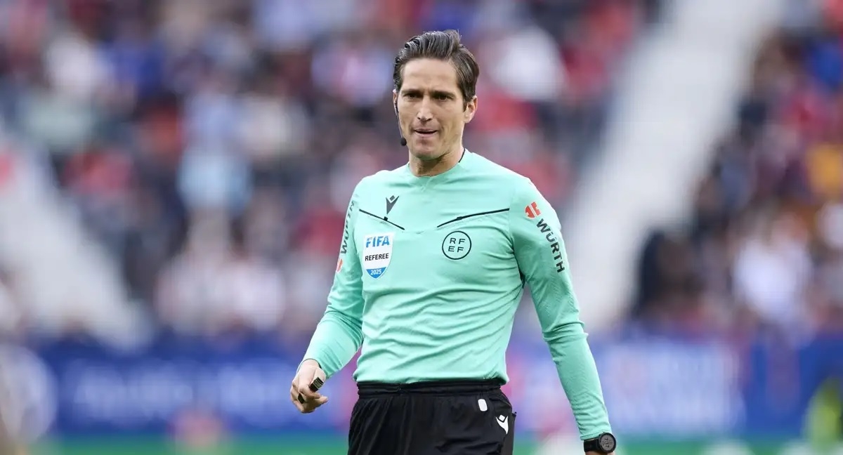 Trọng tài vướng nghi án tiêu cực bị 'treo còi' khắp châu Âu