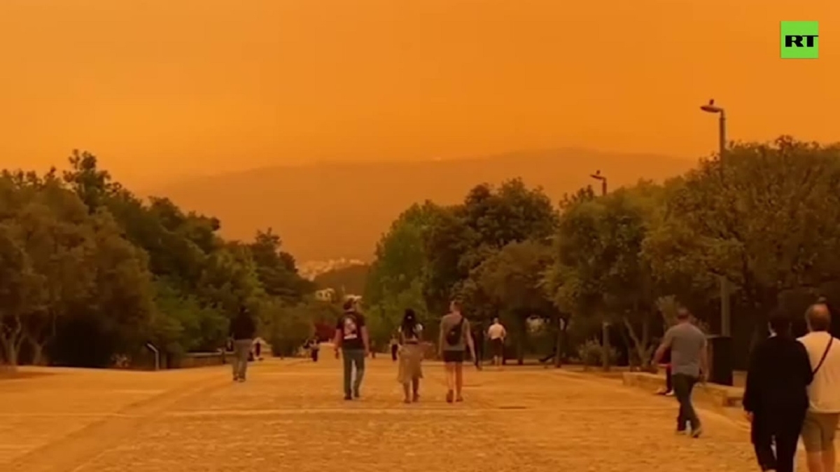 Hy Lạp bị bao phủ bởi bão cát