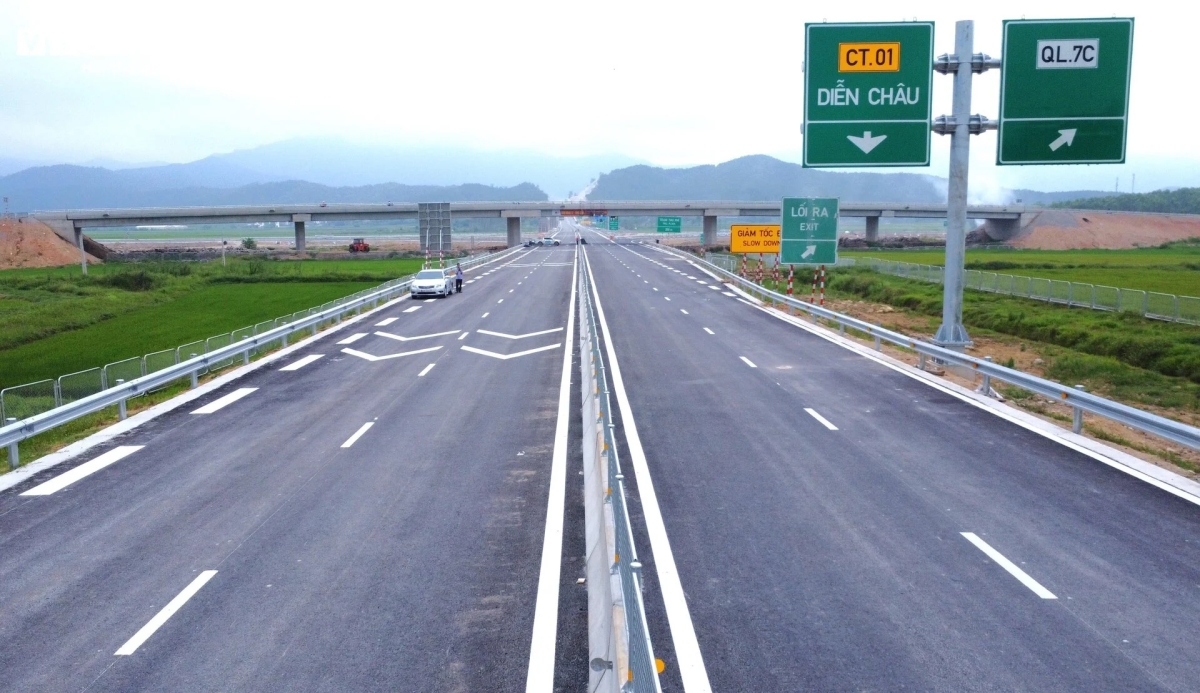 Thông xe đường cao tốc Diễn Châu - Bãi Vọt, từ Hà Nội về Vinh chỉ hơn 3 tiếng