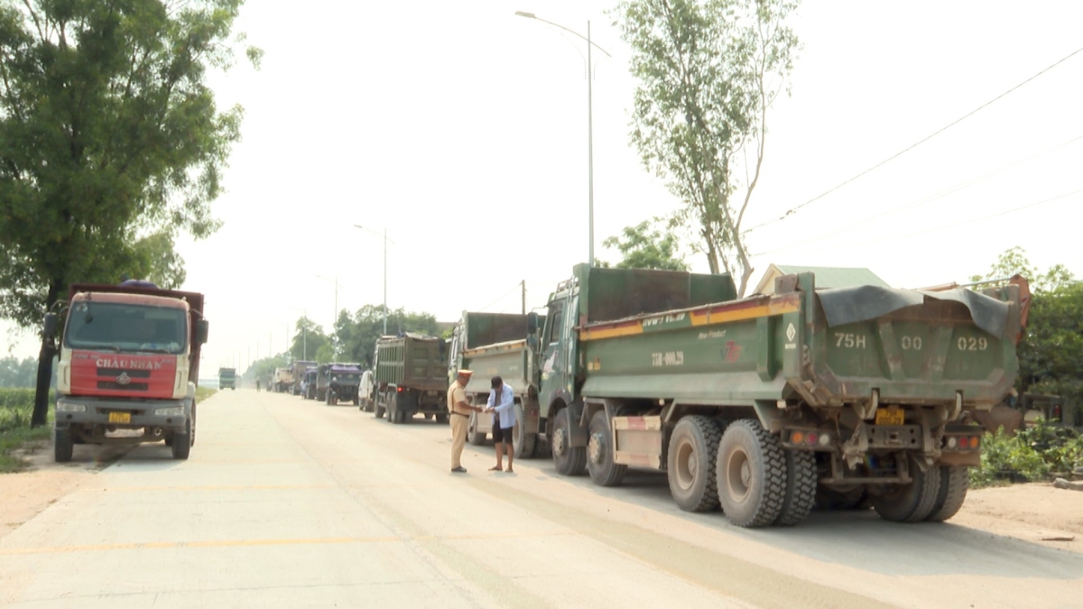 CSGT Thừa Thiên - Huế phát hiện hơn 150 xe quá tải, dự kiến phạt gần 2 tỷ đồng
