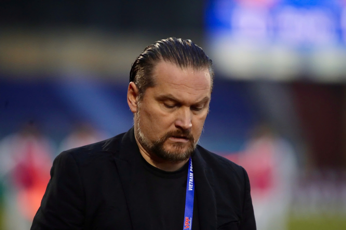 CLB Thanh Hóa 9 trận không thắng, HLV Popov lại chỉ trích trọng tài