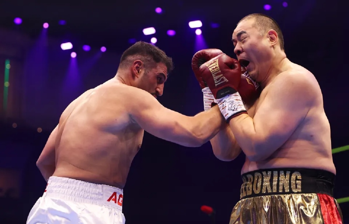 'Gã khổng lồ' Trung Quốc quỳ gối trước cao thủ top 3 thế giới